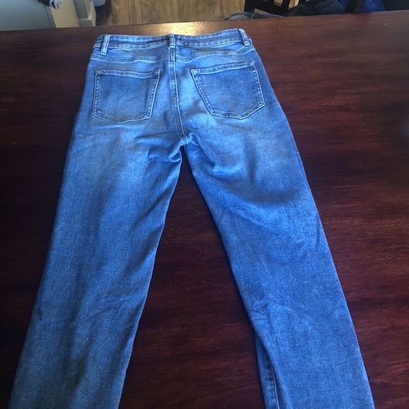 High rise skinny jeans, slightly ripped design - Picture 4 of 6